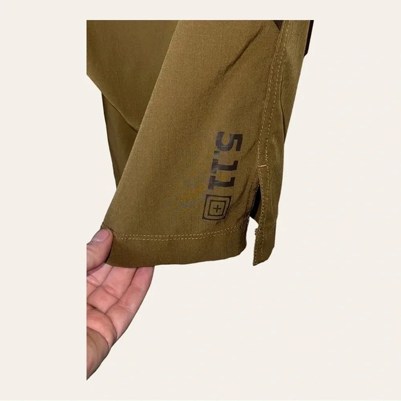 0445W. 5.11 TACTICAL MEN’S SHORTS EMBROIDERED LOGO ON BOTTOM OF SHORTS SIZE SM - Picture 9 of 13